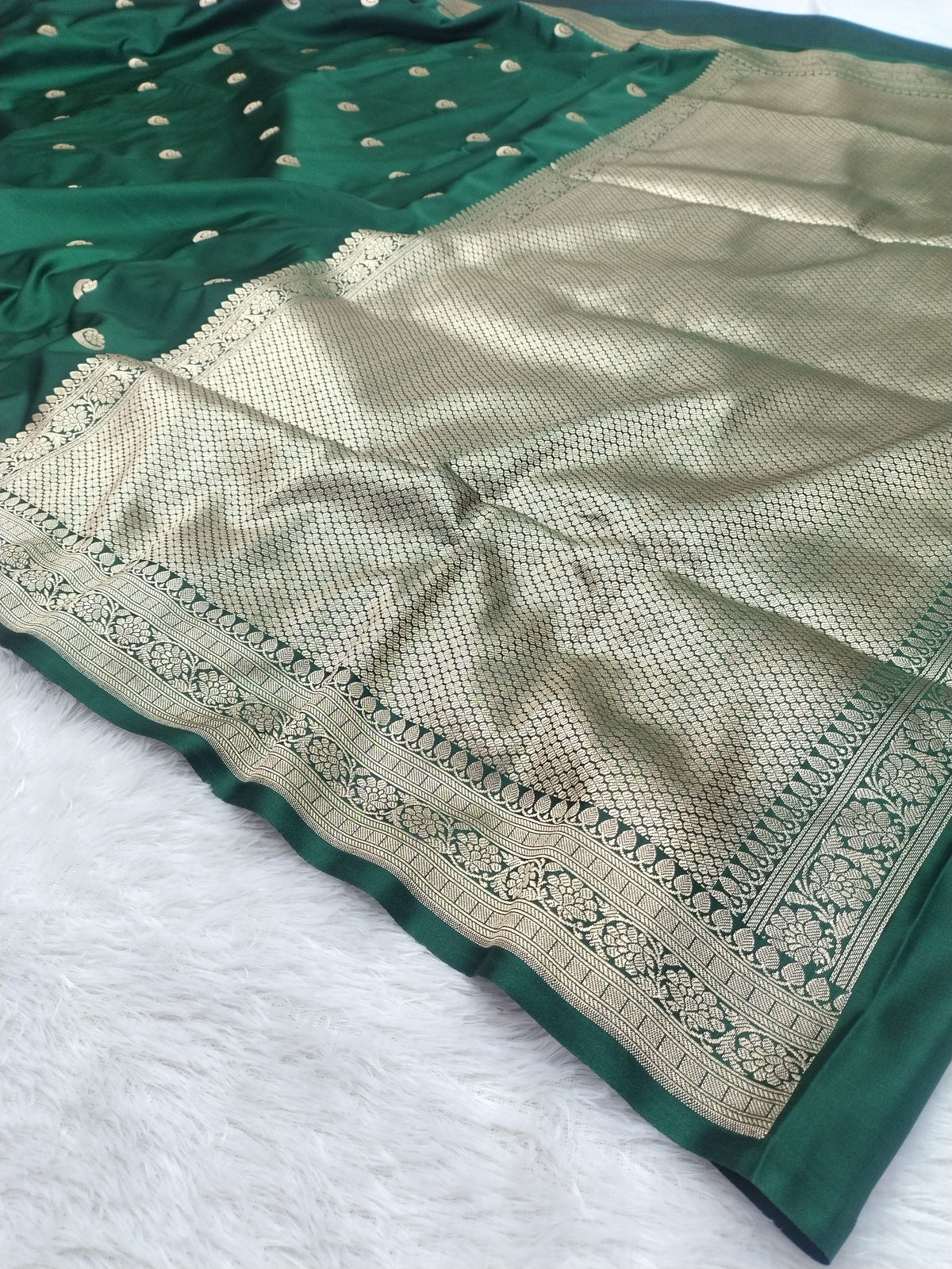 Emerald Green Banarasi Mashru Silk Saree with Gold Zari Woven Border & Pallu WBMS61