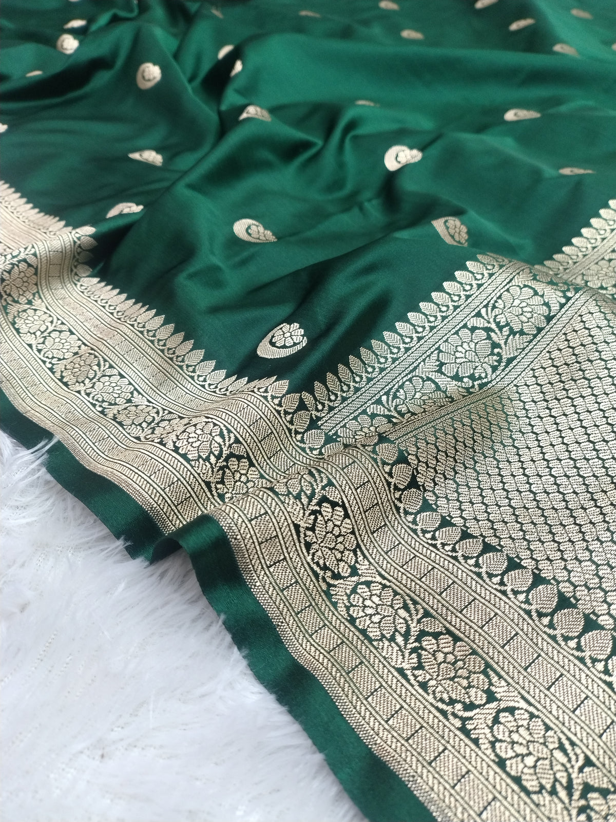 Emerald Green Banarasi Mashru Silk Saree with Gold Zari Woven Border & Pallu WBMS61